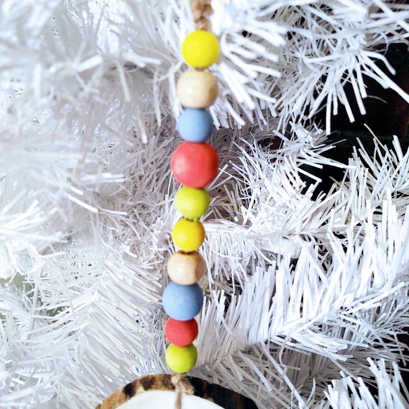 HAND CRAFTED SPRING/EASTER BUNNY RABBIT BEADED WOOD ORNAMENT/TIERED TRAY DECOR - Picture 3 of 4